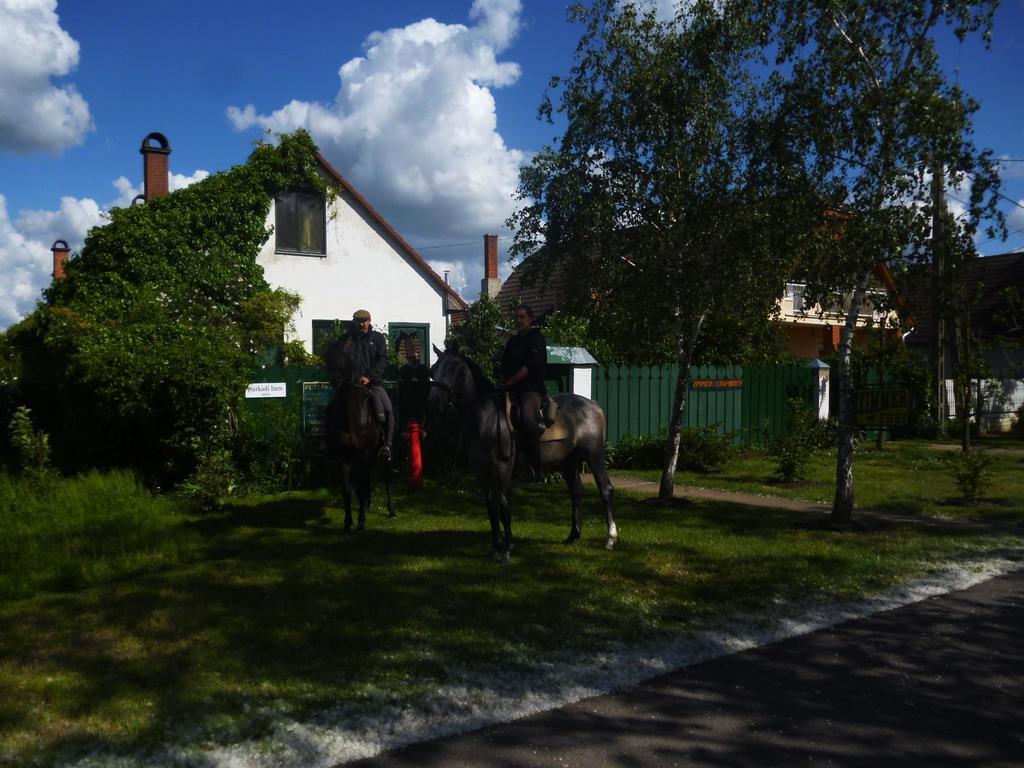 Hajdu Lovasudvar Hortobágy Buitenkant foto